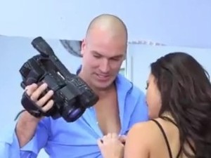 Lucky Camera Man Gets Horny Big Butt